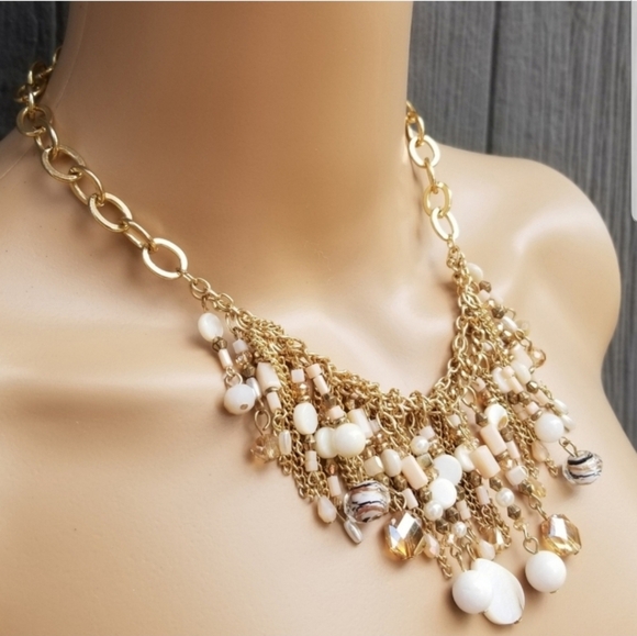 VINTAGE GOLDTONE CHAIN NECKLACE WITH MOTHER OF PEARL & ART GLASS BEADS - Picture 2 of 5